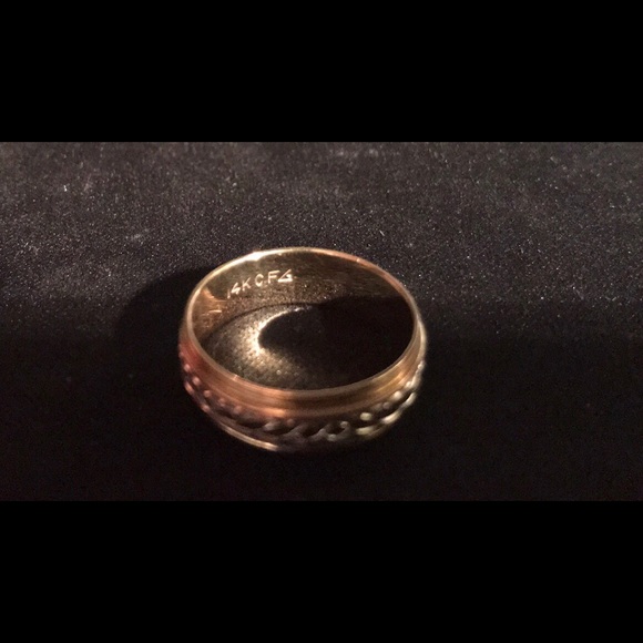 14k Y Gold Ring w/ Dimond Cut Engraved Pattern - Picture 2 of 5